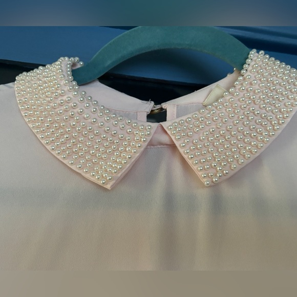 Pearl collar short sleeve pink blouse. So adorable! - Picture 3 of 7
